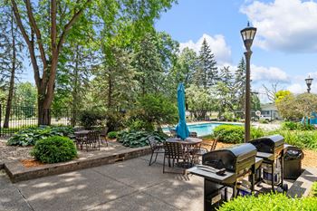 Outdoor bbq & patio area